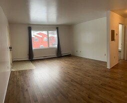 537 E 24th Ave in Anchorage, AK - Building Photo