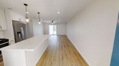 5318 W Falls View Dr in San Diego, CA - Building Photo - Building Photo