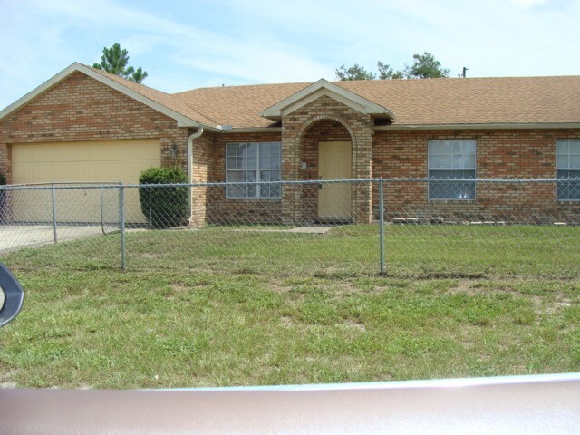 2568 Hillview Cir in Deltona, FL - Building Photo