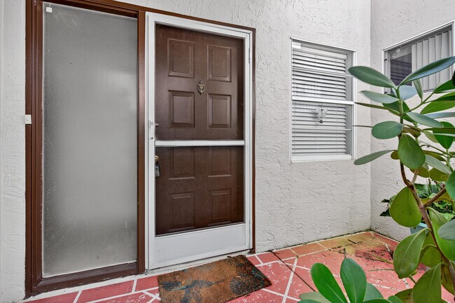 6070 Sunny Manor Ct in Delray Beach, FL - Building Photo - Building Photo