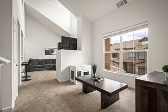 17000 Wedge Pkwy in Reno, NV - Building Photo - Building Photo