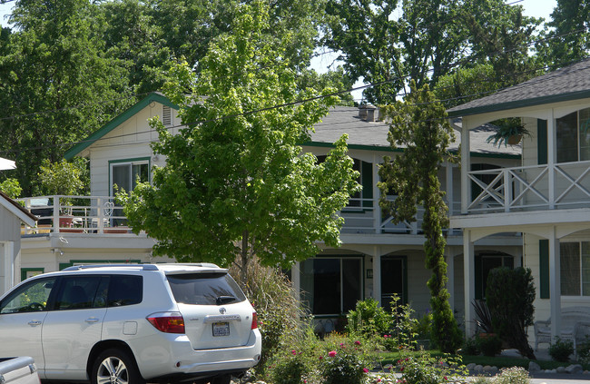49-51 Brasero Ln in Walnut Creek, CA - Foto de edificio - Building Photo