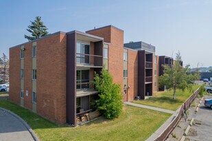 Kingsmere Apartments in Calgary, AB - Building Photo