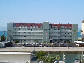 950 Tarpon Center Dr in Venice, FL - Building Photo