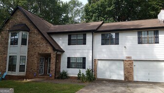 5867 Sheldon Ct in Atlanta, GA - Building Photo