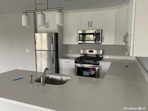 221 Eastview Dr in Central Islip, NY - Building Photo - Building Photo