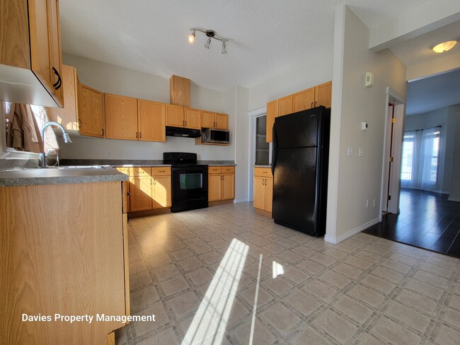 1780 Glastonbury Blvd NW in Edmonton, AB - Building Photo - Building Photo