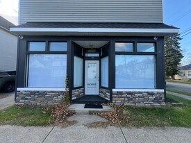 402 Cascade St, Unit B in Erie, PA - Building Photo