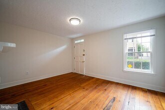 311 Duke St in Alexandria, VA - Foto de edificio - Building Photo