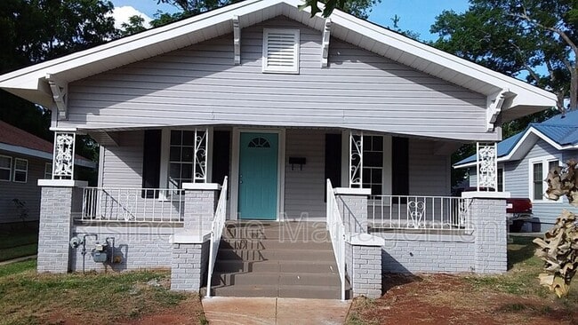 property at 1141 15th Pl SW