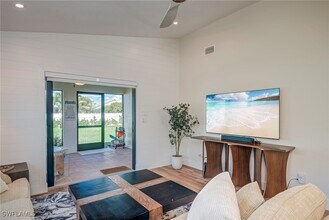 577 98th Ave N in Naples, FL - Building Photo - Building Photo