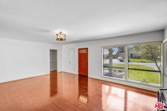 520 N Beachwood Dr in Burbank, CA - Building Photo - Building Photo