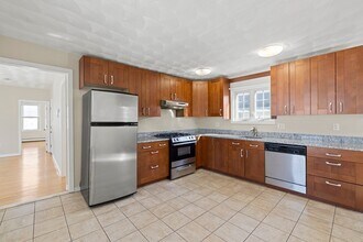 88 Pearl St, Unit 2 in Somerville, MA - Building Photo - Building Photo