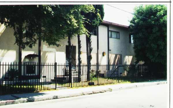 1980 S Garth Ave in Los Angeles, CA - Building Photo