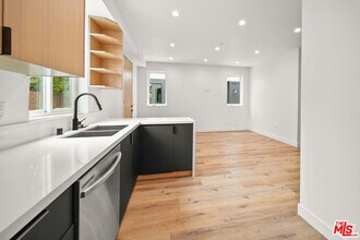 1520 Magnolia Ave in Los Angeles, CA - Building Photo - Building Photo