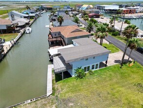 24 Kingfish Ln in Freeport, TX - Building Photo - Building Photo