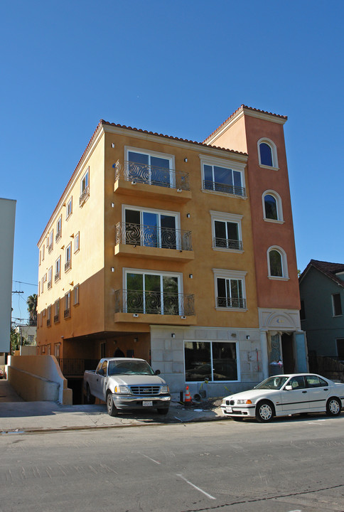 8420 Blackburn Ave in Los Angeles, CA - Building Photo