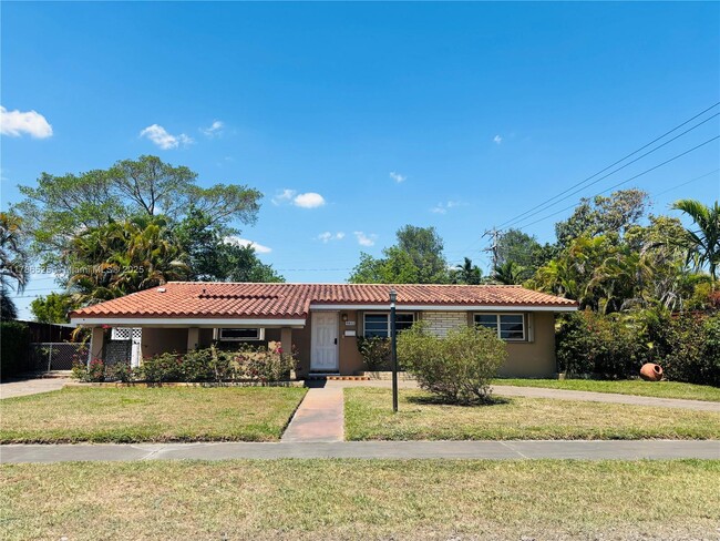 9011 SW 18th Terrace in Miami, FL - Foto de edificio - Building Photo