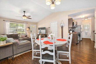 3191 W Oakfield St in Fayetteville, AR - Building Photo - Building Photo