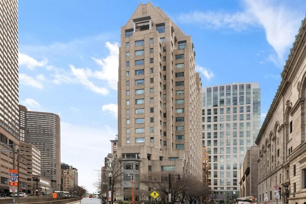 1 Huntington Ave in Boston, MA - Building Photo