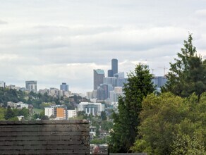 4049 Latona Avenue NE, Unit A (upper unit) in Seattle, WA - Building Photo - Building Photo