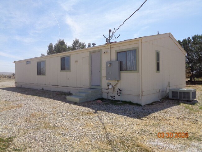 48605 100th St E in Lancaster, CA - Building Photo - Building Photo