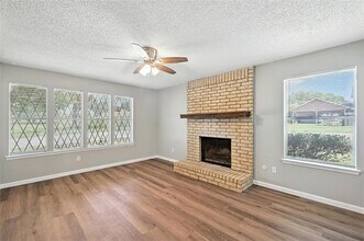 537 Crowley Rd in Arlington, TX - Building Photo - Building Photo