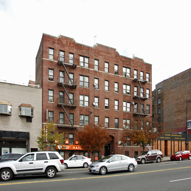 65 E Gun Hill Rd in Bronx, NY - Foto de edificio - Building Photo