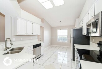 13006 Staffordshire Dr S in Jacksonville, FL - Foto de edificio - Building Photo