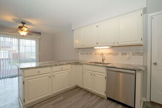 37441 Stonegate Cir in Clinton Township, MI - Building Photo - Building Photo