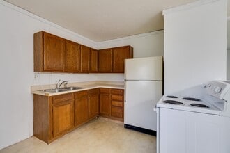 2019 Miller Dr in Lawrence, KS - Building Photo - Building Photo