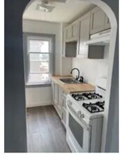 8 Lane St in Fall River, MA - Foto de edificio - Building Photo