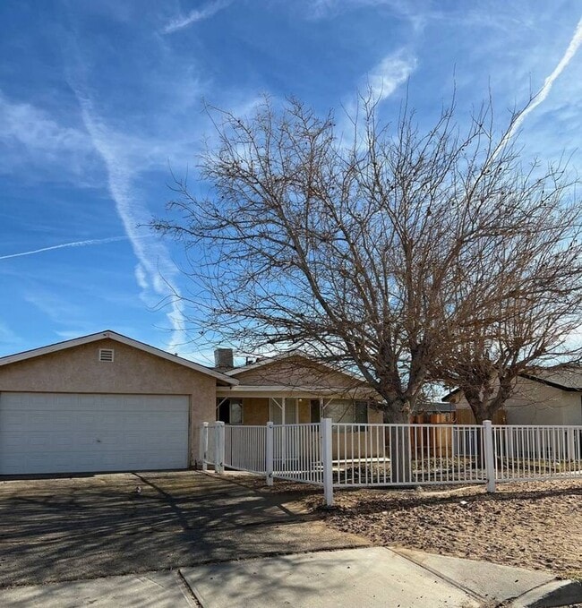18219 Cherimoya Rd in Adelanto, CA - Building Photo - Building Photo