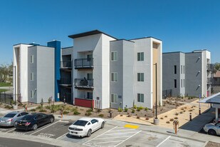 Northstar Courts in Hanford, CA - Building Photo