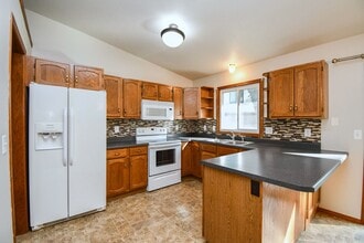 705 N Montgomery Ct in Sioux Falls, SD - Building Photo - Building Photo