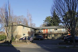 Hazelwood Manor in Portland, OR - Foto de edificio - Building Photo