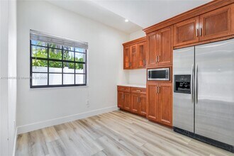 3540 SW 17th St in Miami, FL - Building Photo - Building Photo
