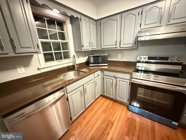 property at 3965 Pepperidge Ct