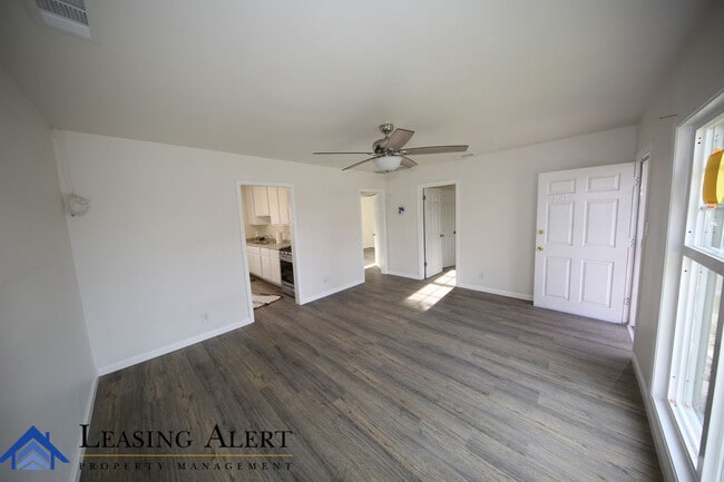 700 S Kalisher St in San Fernando, CA - Building Photo - Building Photo