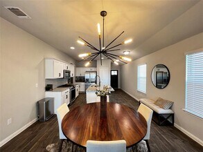 13906 Levy Ln in Pflugerville, TX - Foto de edificio - Building Photo
