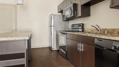 Union at Carrollton Square in Carrollton, TX - Building Photo - Interior Photo