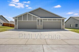 5250 N Cypress Cir in Wichita, KS - Building Photo