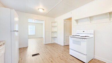 712 US-190 in Huntsville, TX - Building Photo - Building Photo