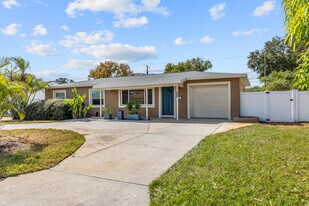 2700 67th St N in St. Petersburg, FL - Building Photo