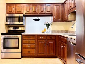7510 Cahill Rd in Edina, MN - Building Photo - Building Photo