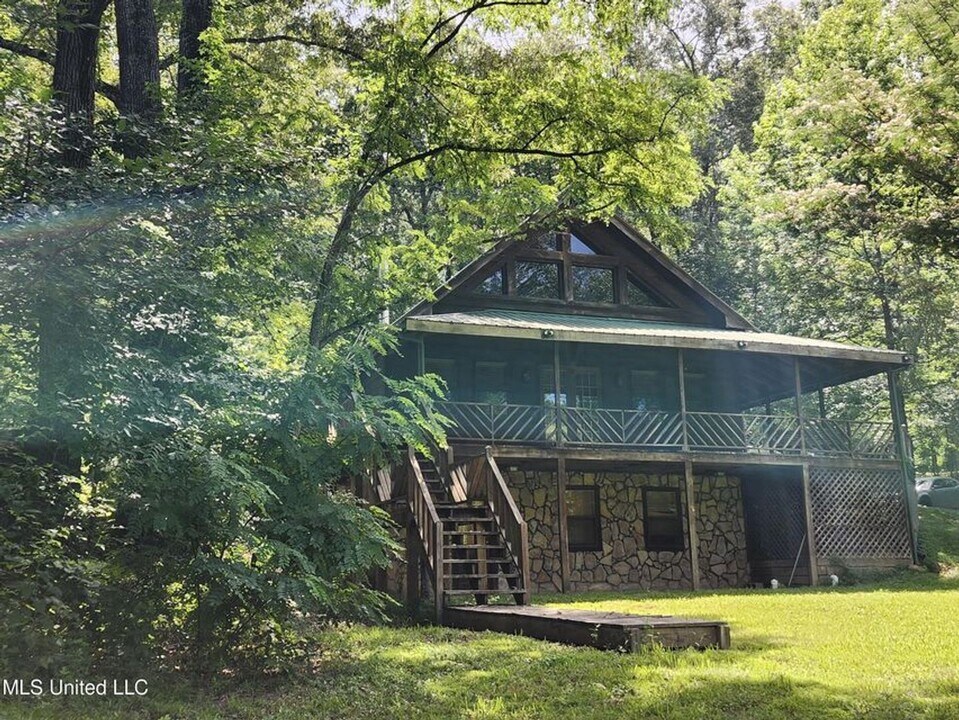 528 Arkabutla Dam Rd in Coldwater, MS - Building Photo