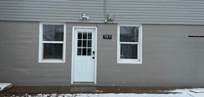 328 H St, Unit Apartment B in Rock Springs, WY - Building Photo - Building Photo