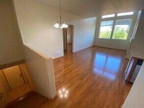2260 Simmons St in Dupont, WA - Foto de edificio - Building Photo
