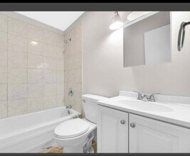 1765 Short Ave in Streamwood, IL - Foto de edificio - Building Photo