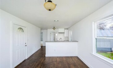 414 Orange Ave in New Braunfels, TX - Building Photo - Building Photo